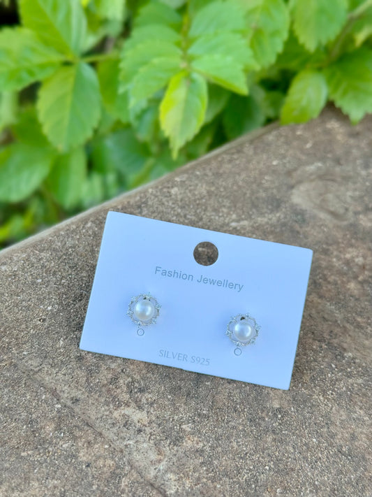 Classy Pearl Design Earrings