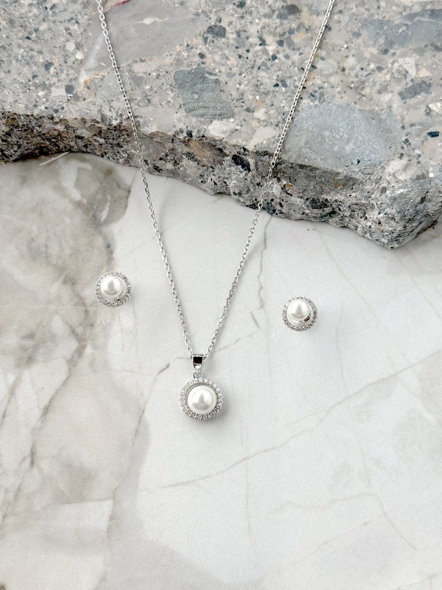 Pearl Design Set 2 Necklace + Earrings