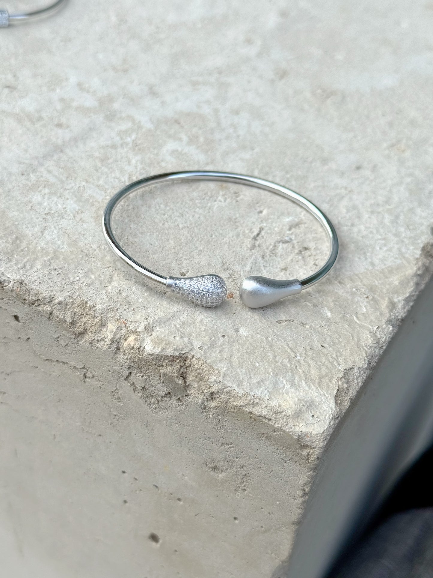 Elegant Open Bangle Design Bracelet