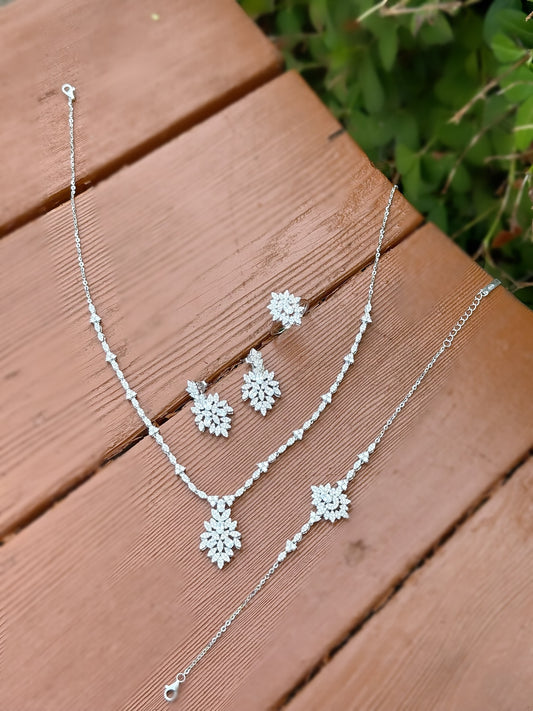Elegant Leaf Design Wedding Set