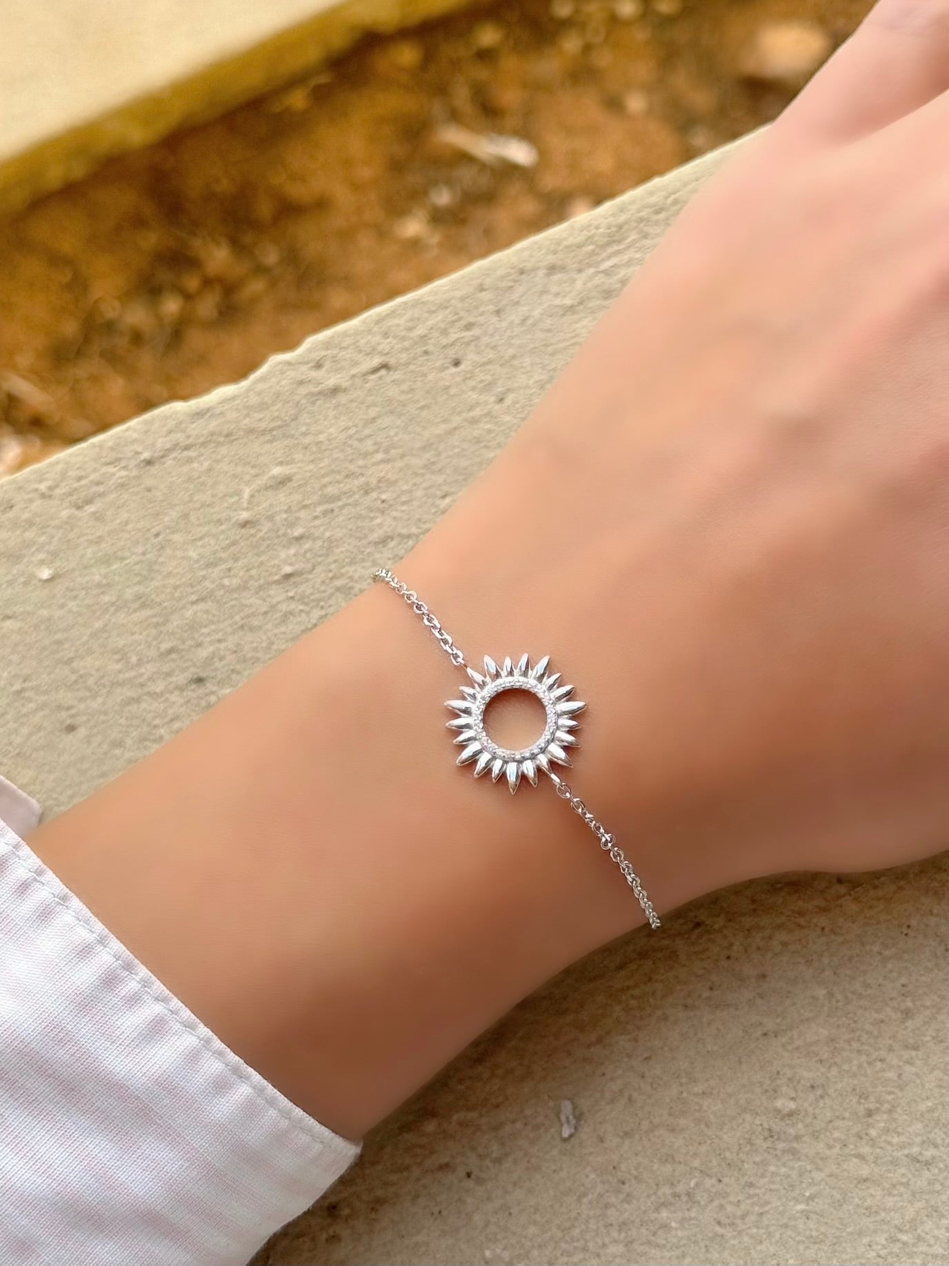 Plain Sun Shape Bracelet