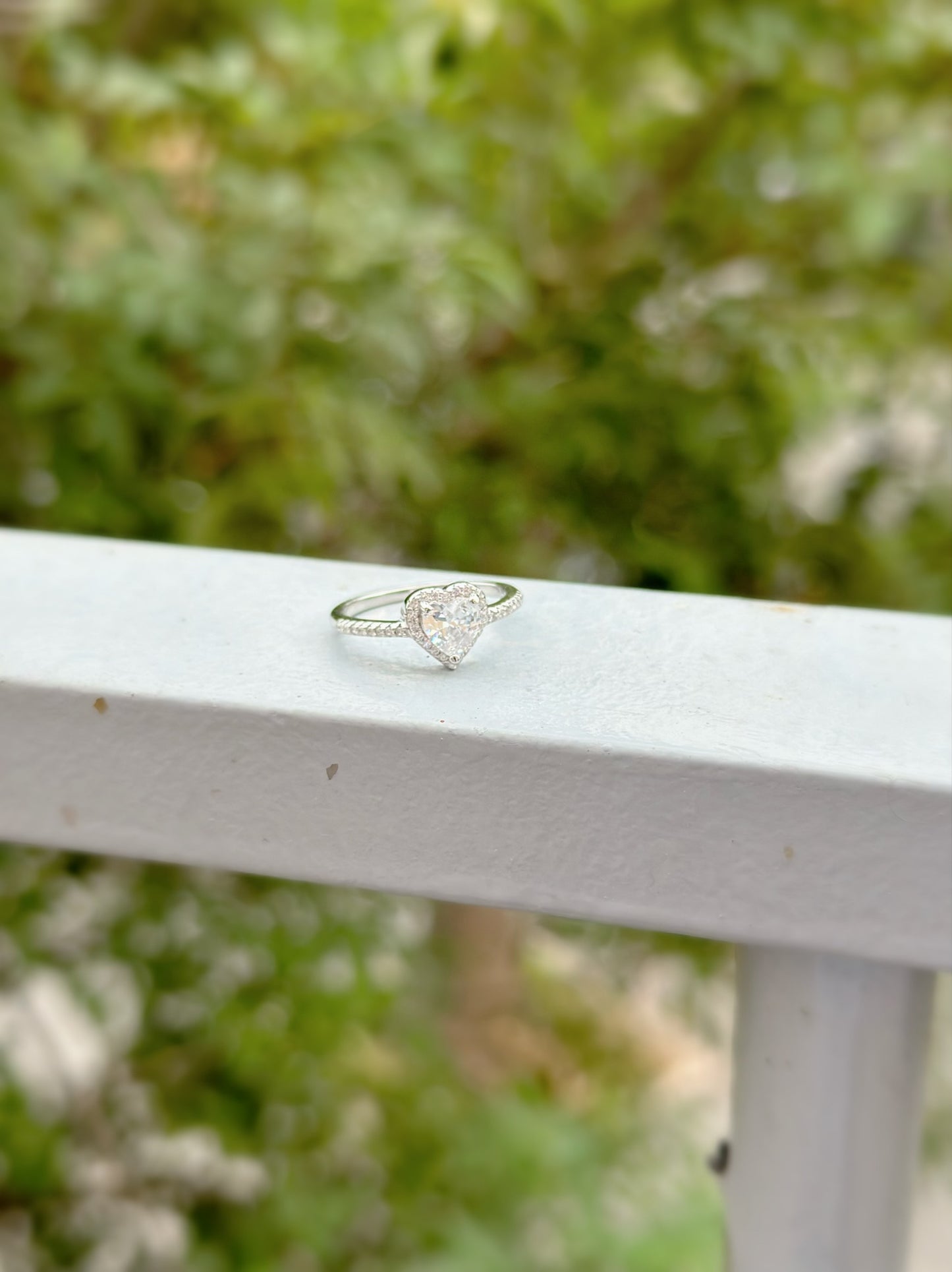 Heart Ring With White Stone Color With Special Led Light Box