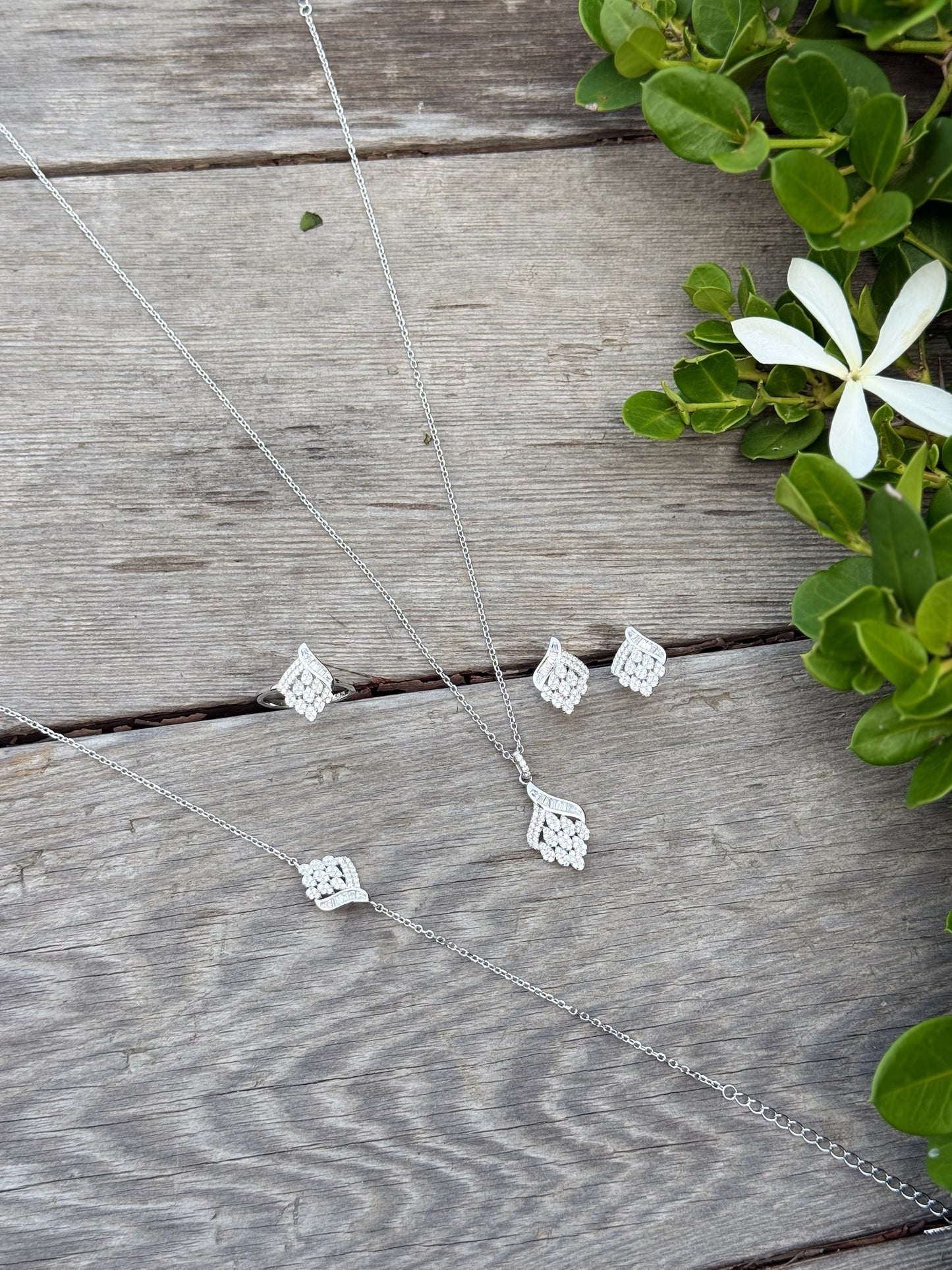 Elegant Design White Stones Set For Wedding Or Special Occasion