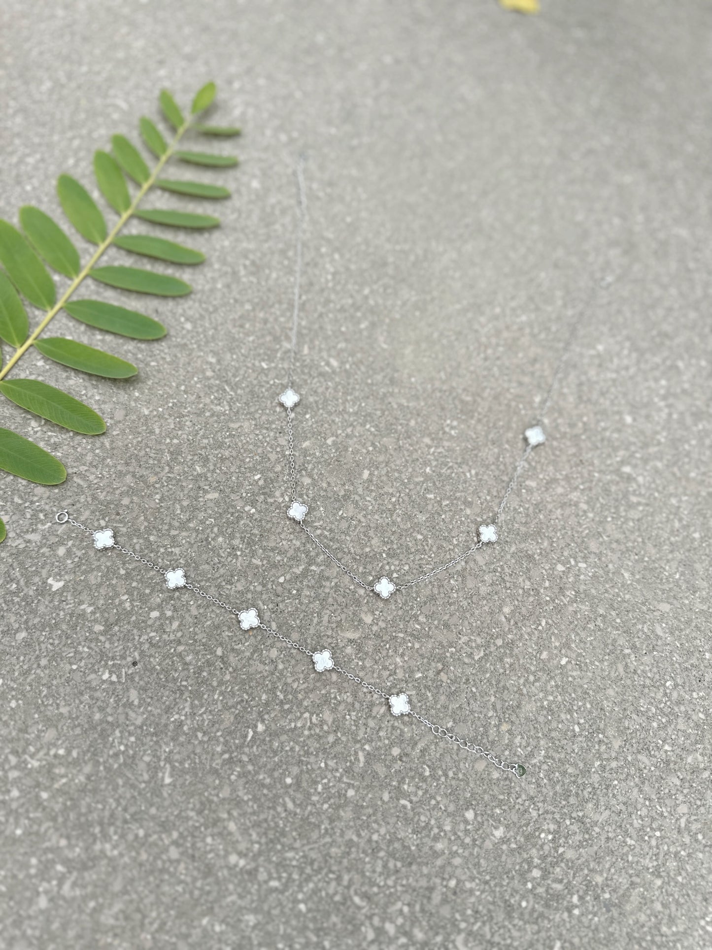 Van Cleef White Stone Set