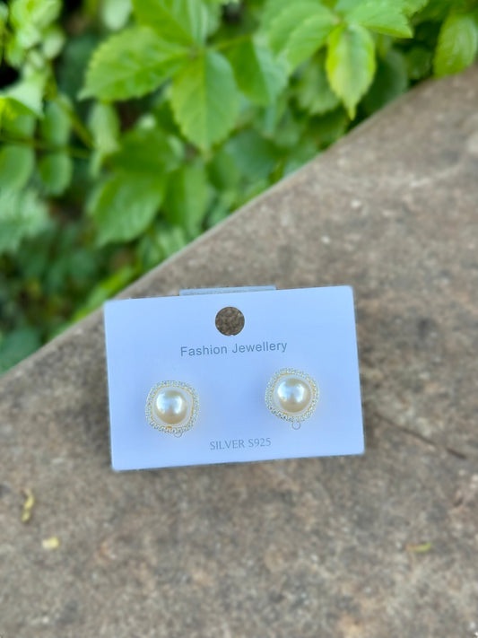 Elegant Pearl Design Earrings