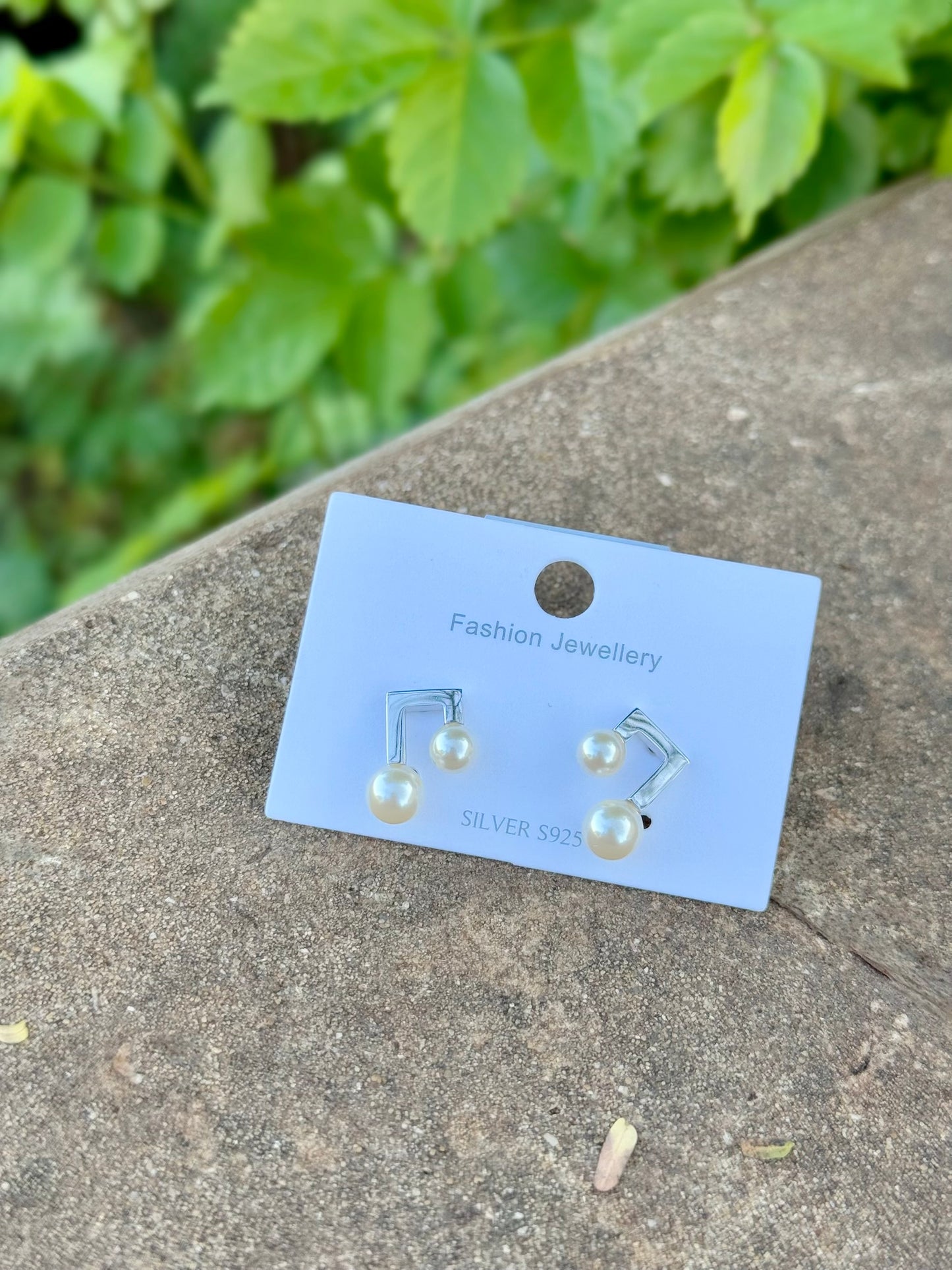 Music Note Design Earrings With Small Pearls