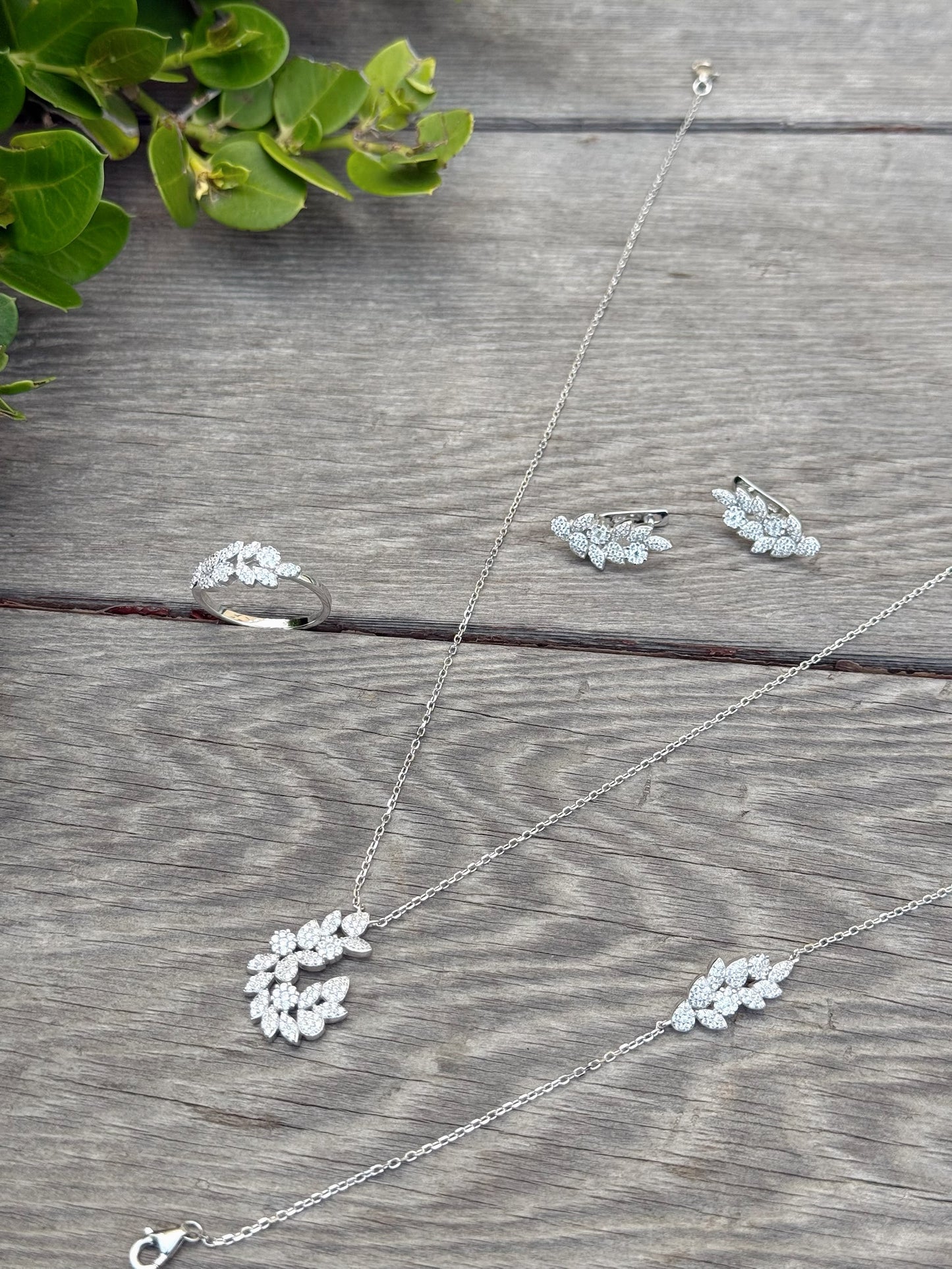 Leaf Design Set For Wedding Or Special Occasion