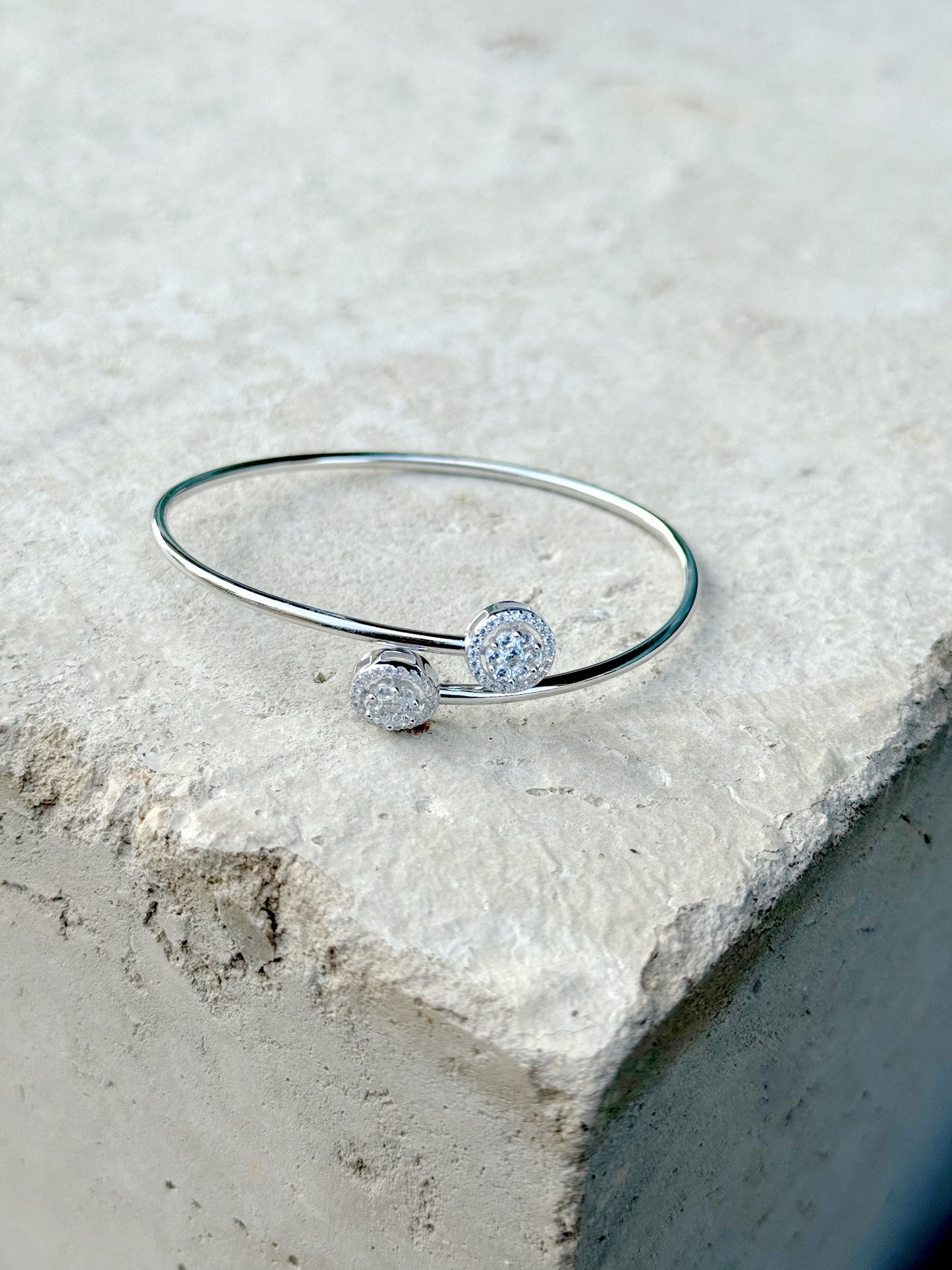 Round Stones Design Bangle Bracelet