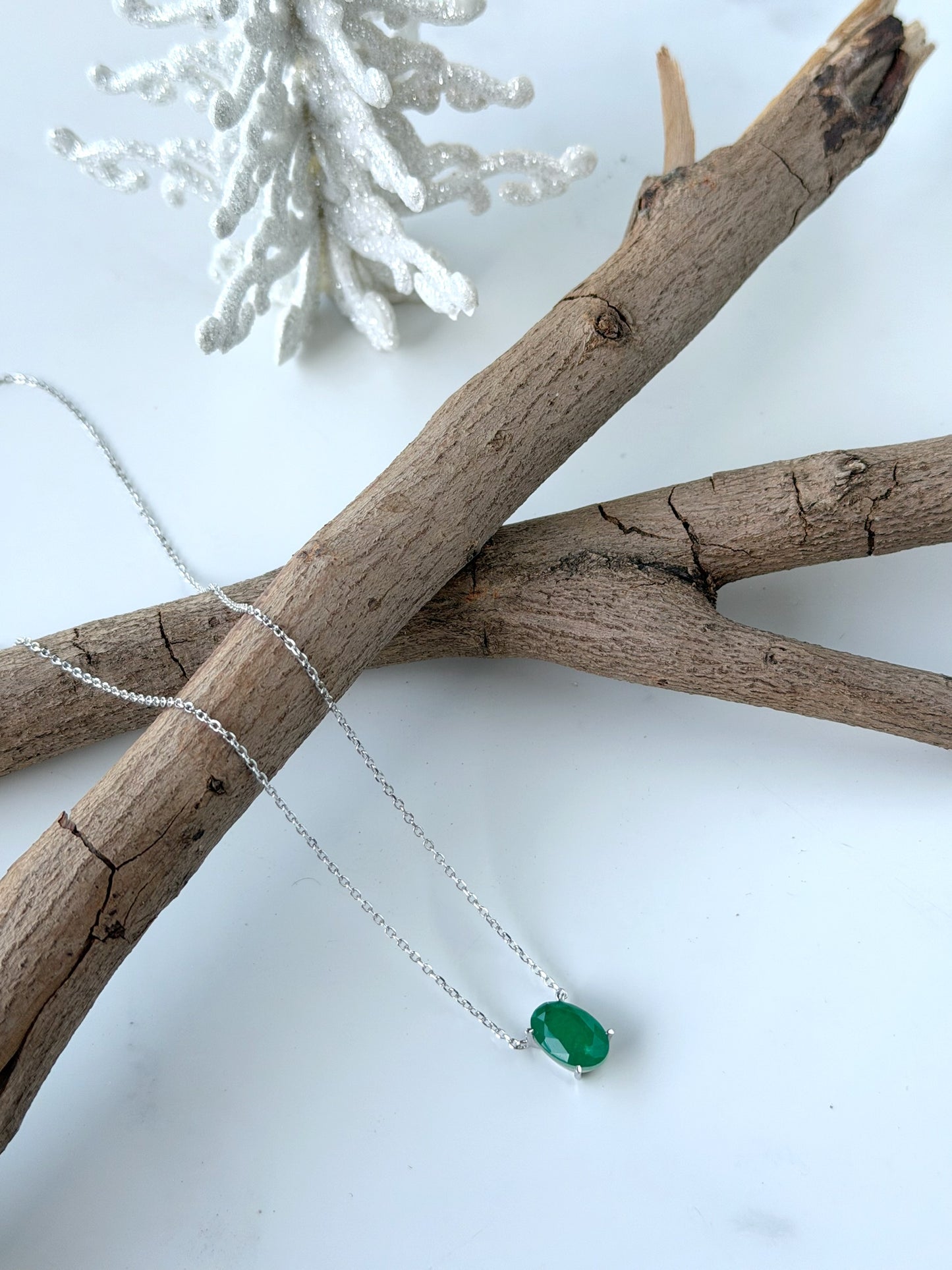 Elegant Oval Cut Green Onyx Design Necklace