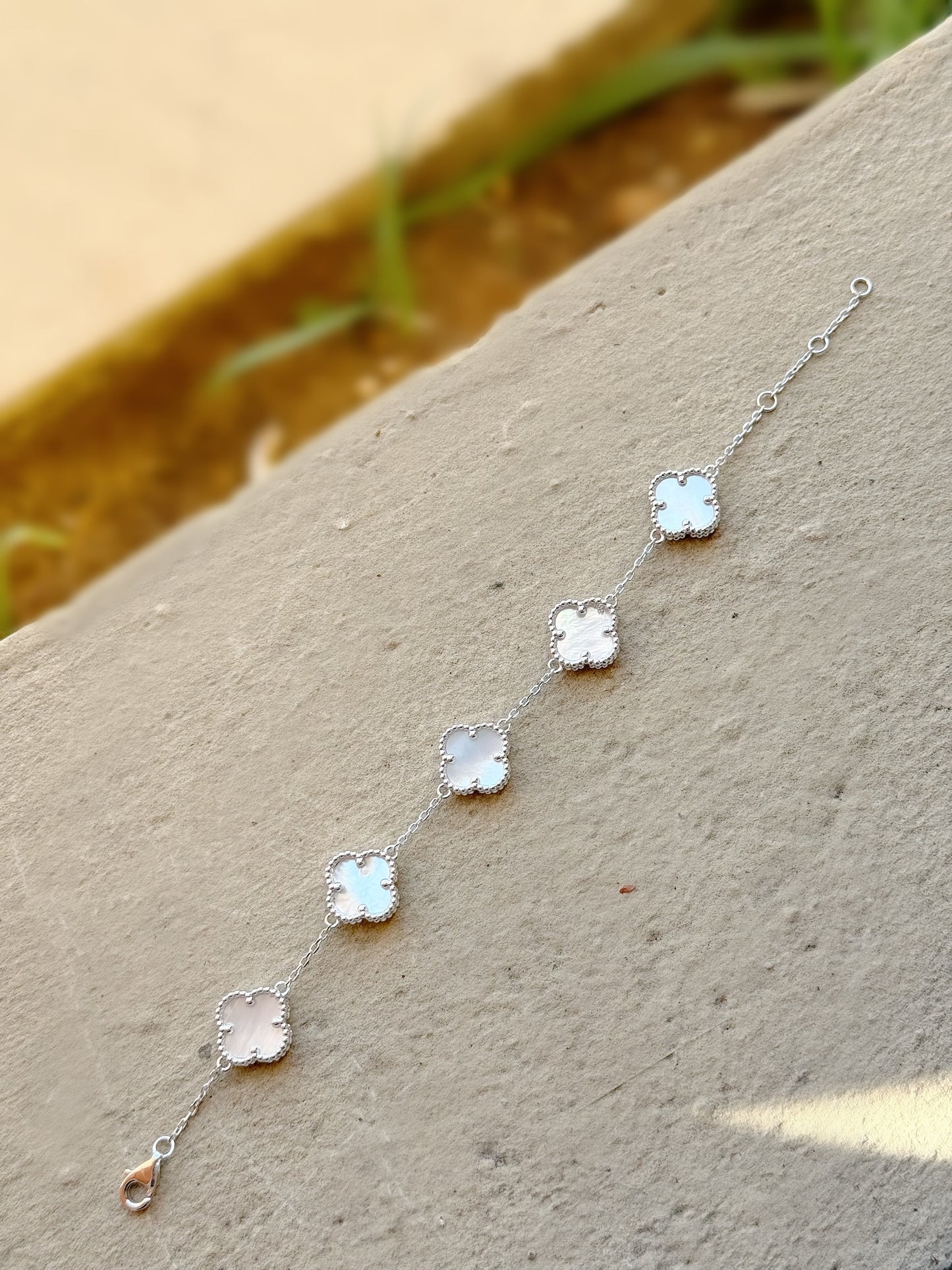 Van Cleef White Pearl Color Bracelet