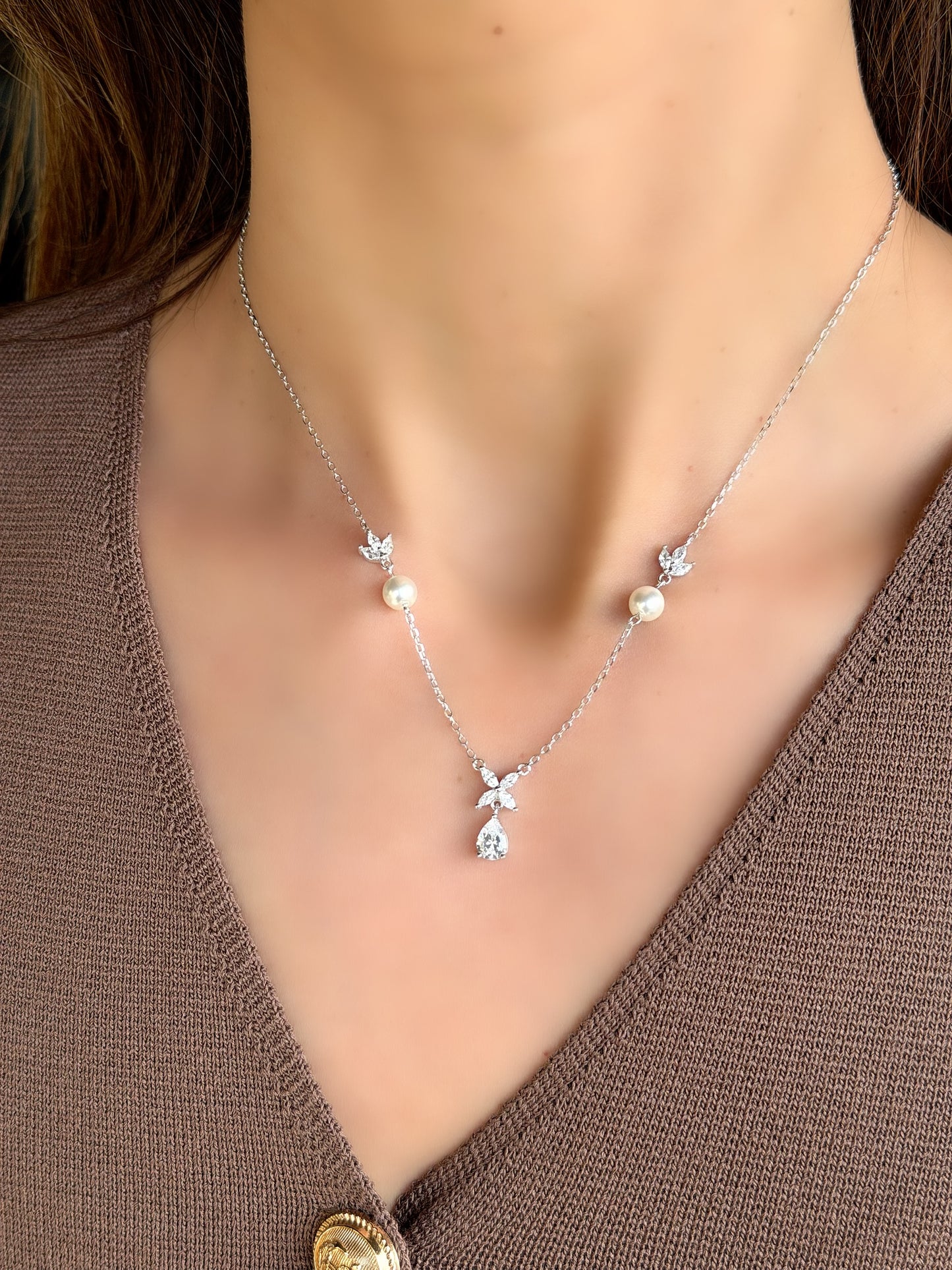 Pearl Design Necklace With Flowers