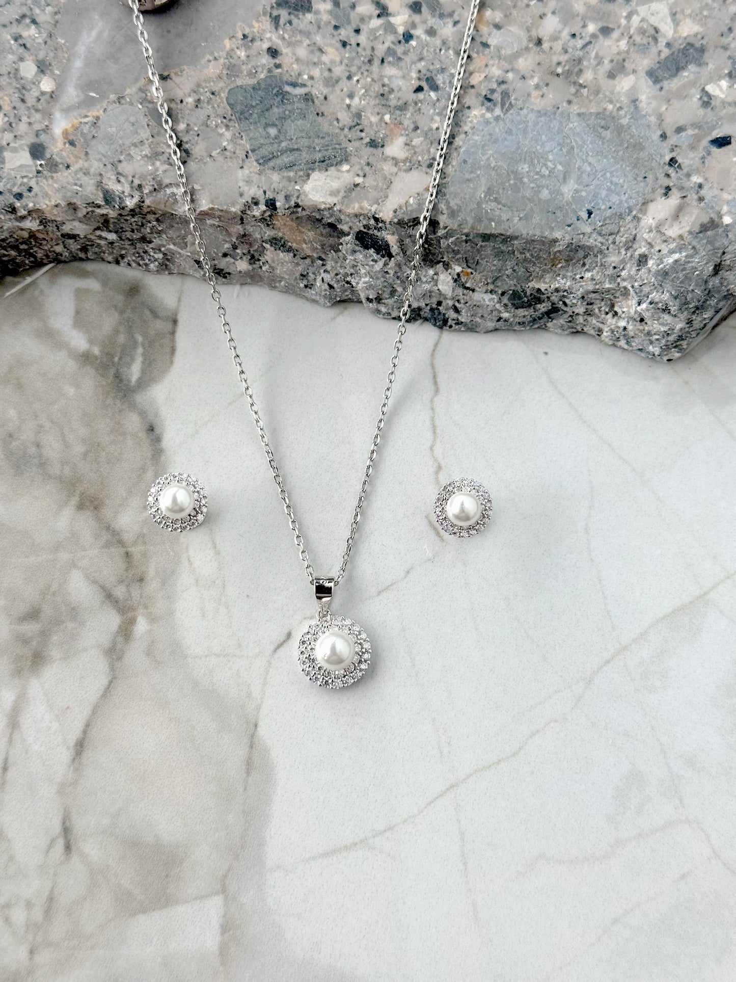 Pearl Design Set 1 Necklace + Earrings