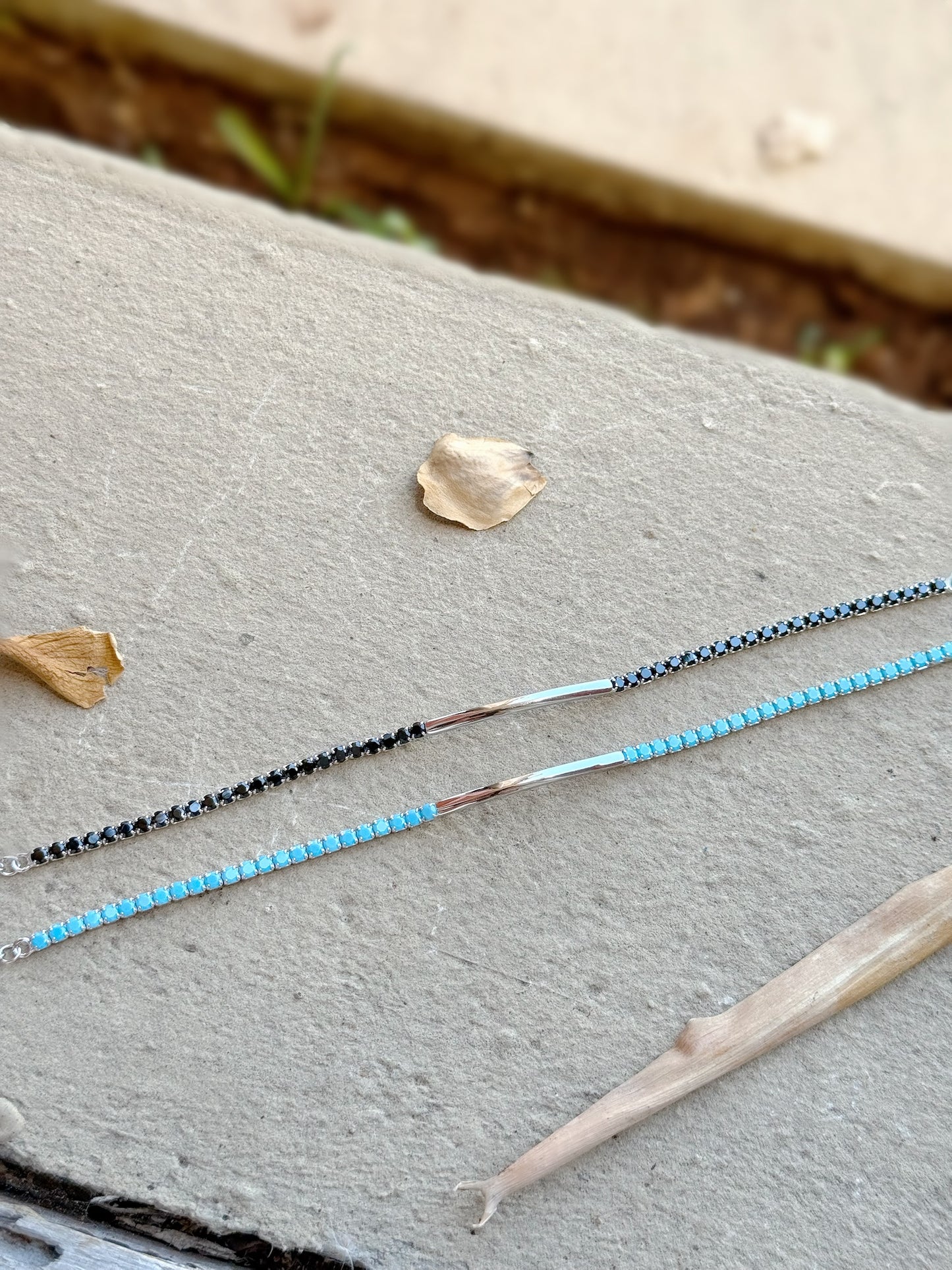 Tennis Bracelet Design With Silver Plain Plate In the Middle