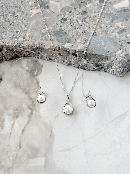 Pearl Design Set 4 Necklace + Earrings