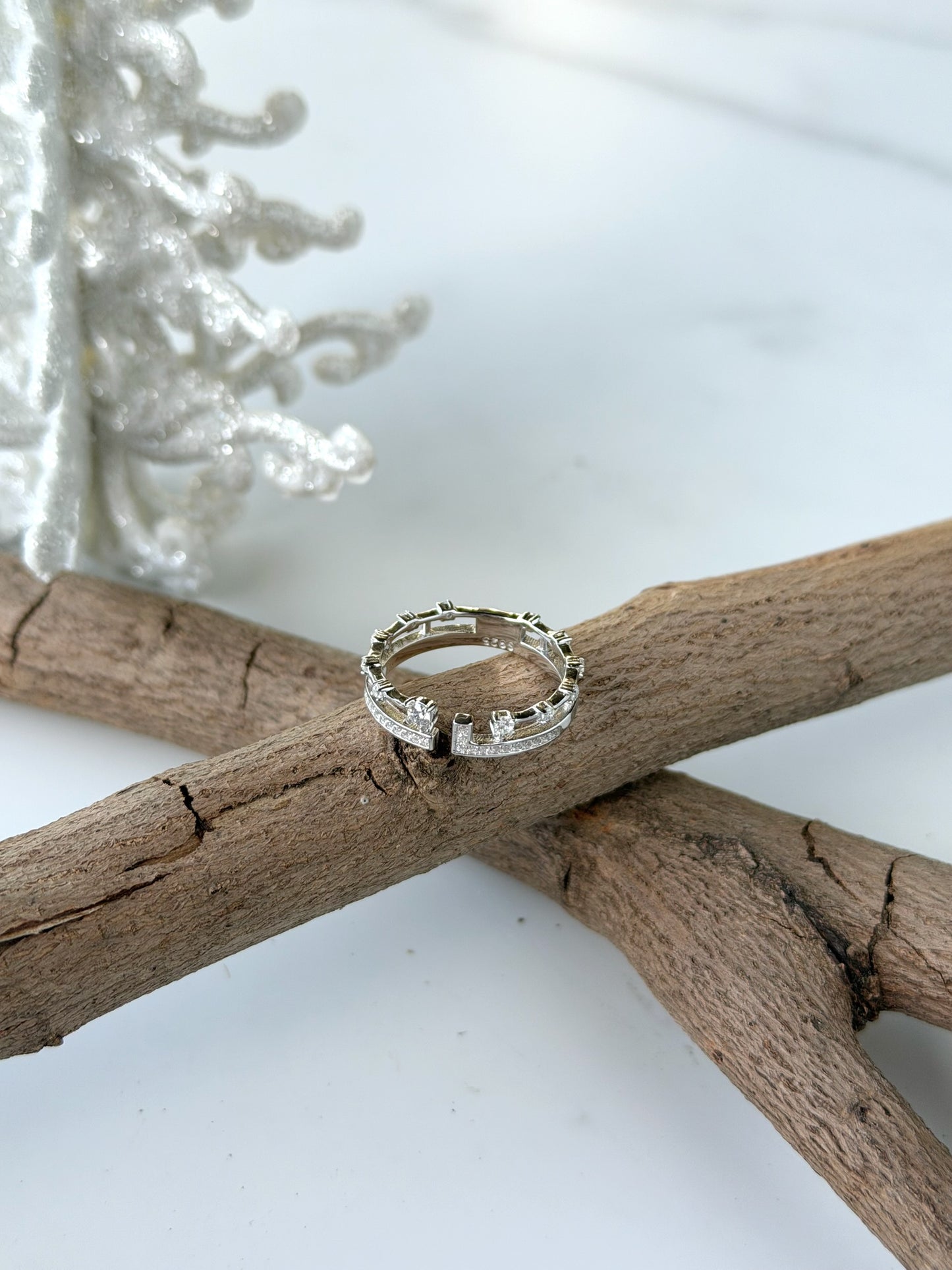 Round Stone Design Ring