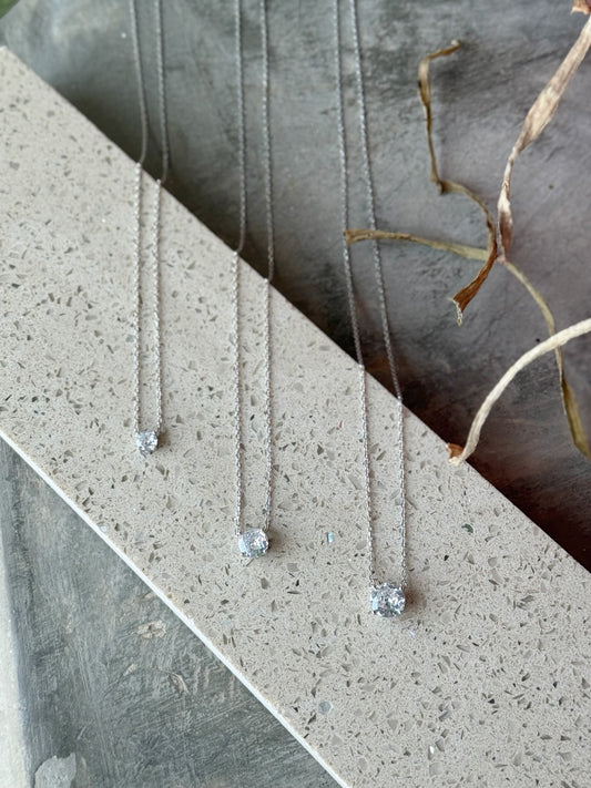 Elegant Round Stone Design Necklace