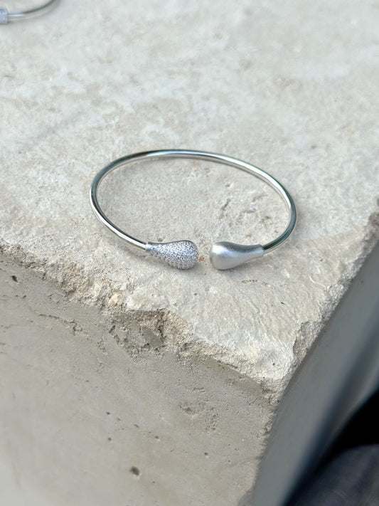 Elegant Open Bangle Design Bracelet