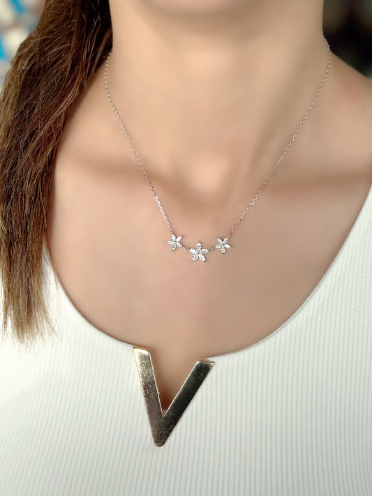 Three Flowers Design Necklace