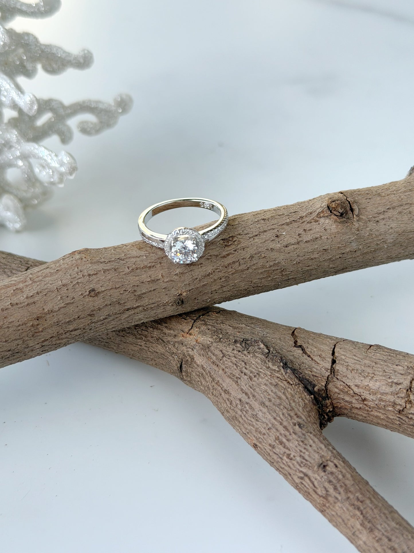 Elegant Round Design Ring