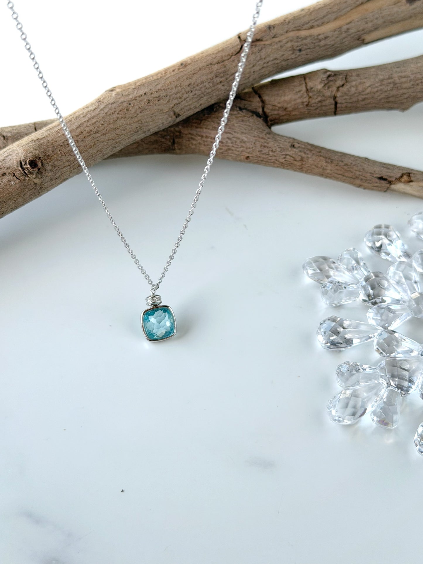 Clear Light Blue Stone Design Necklace