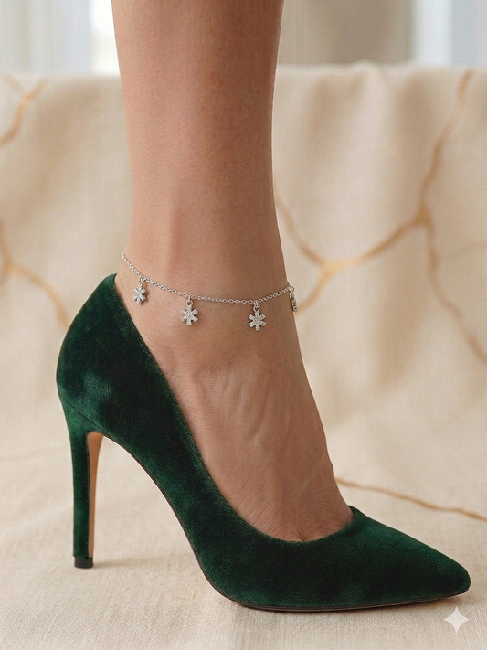 Multiple White Flowers Design Anklet