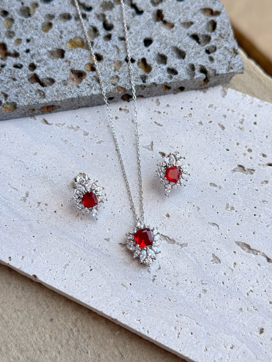 Elegant Design Set Available In Red & Blue Colour