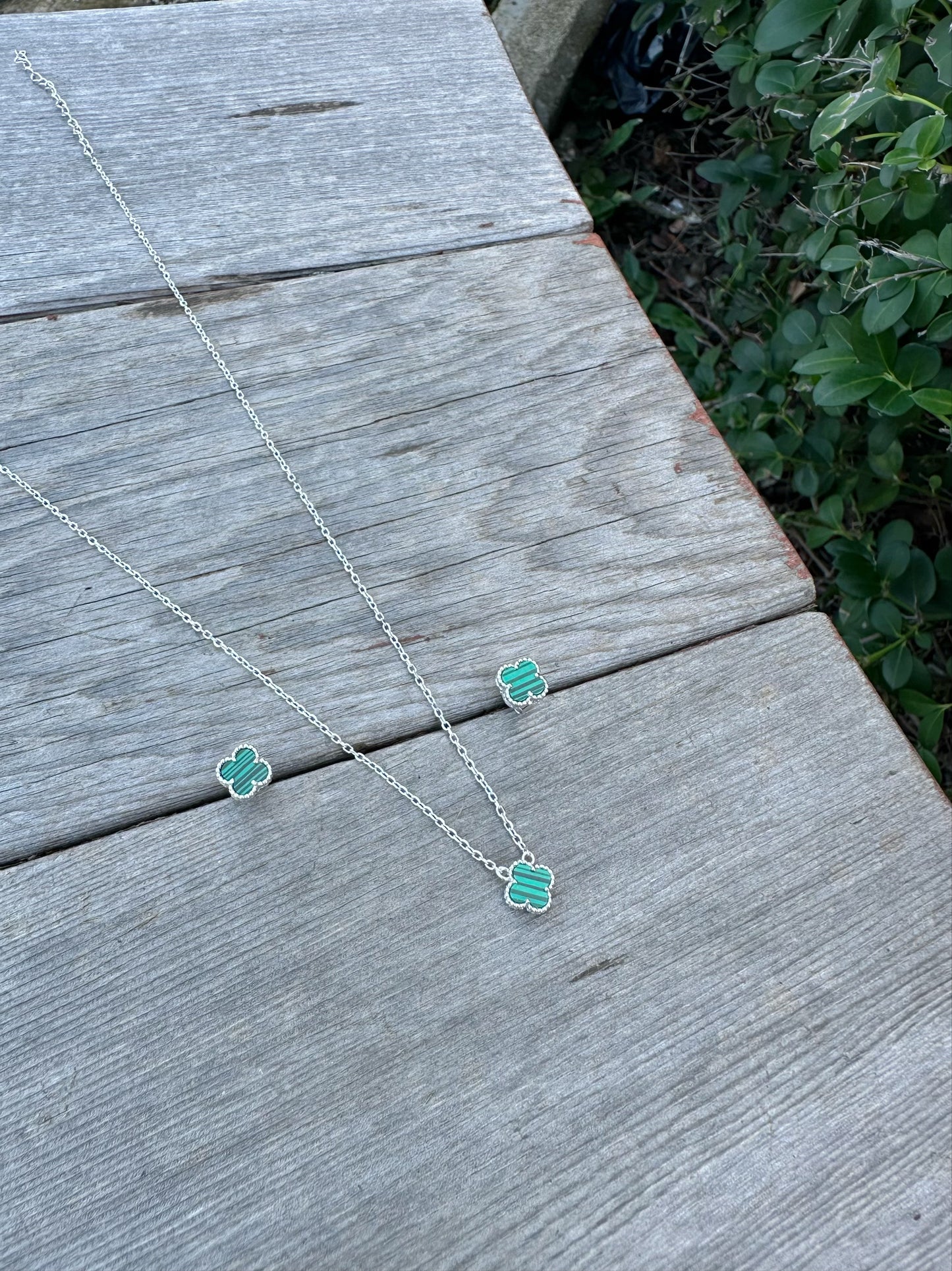 Van Cleef Set Available In Three Colors