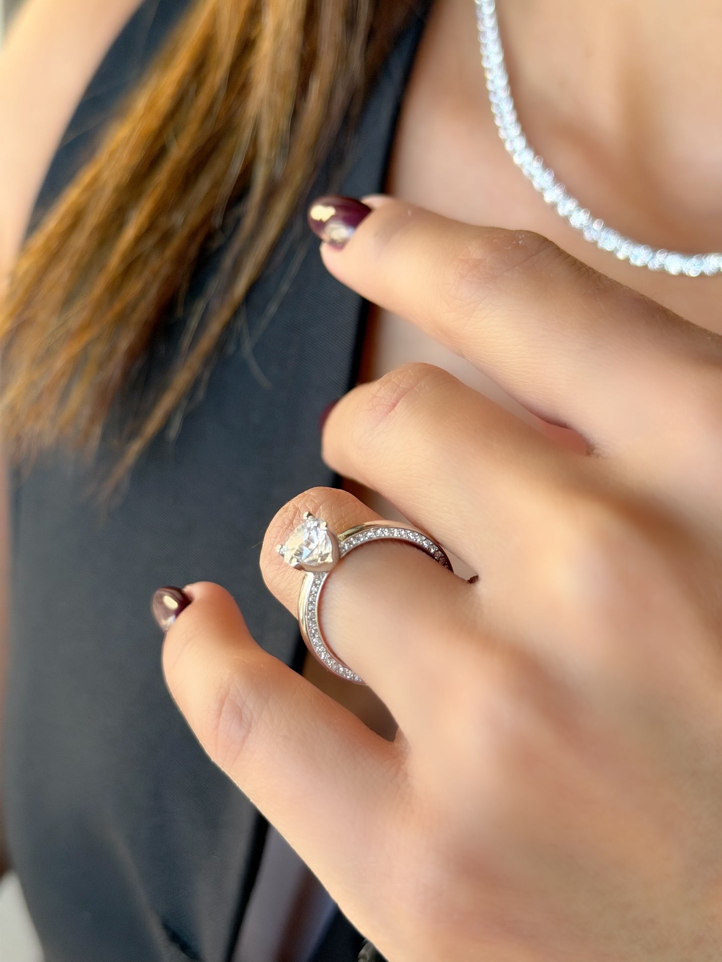 Promise Ring Design With Small Stones At The Edge