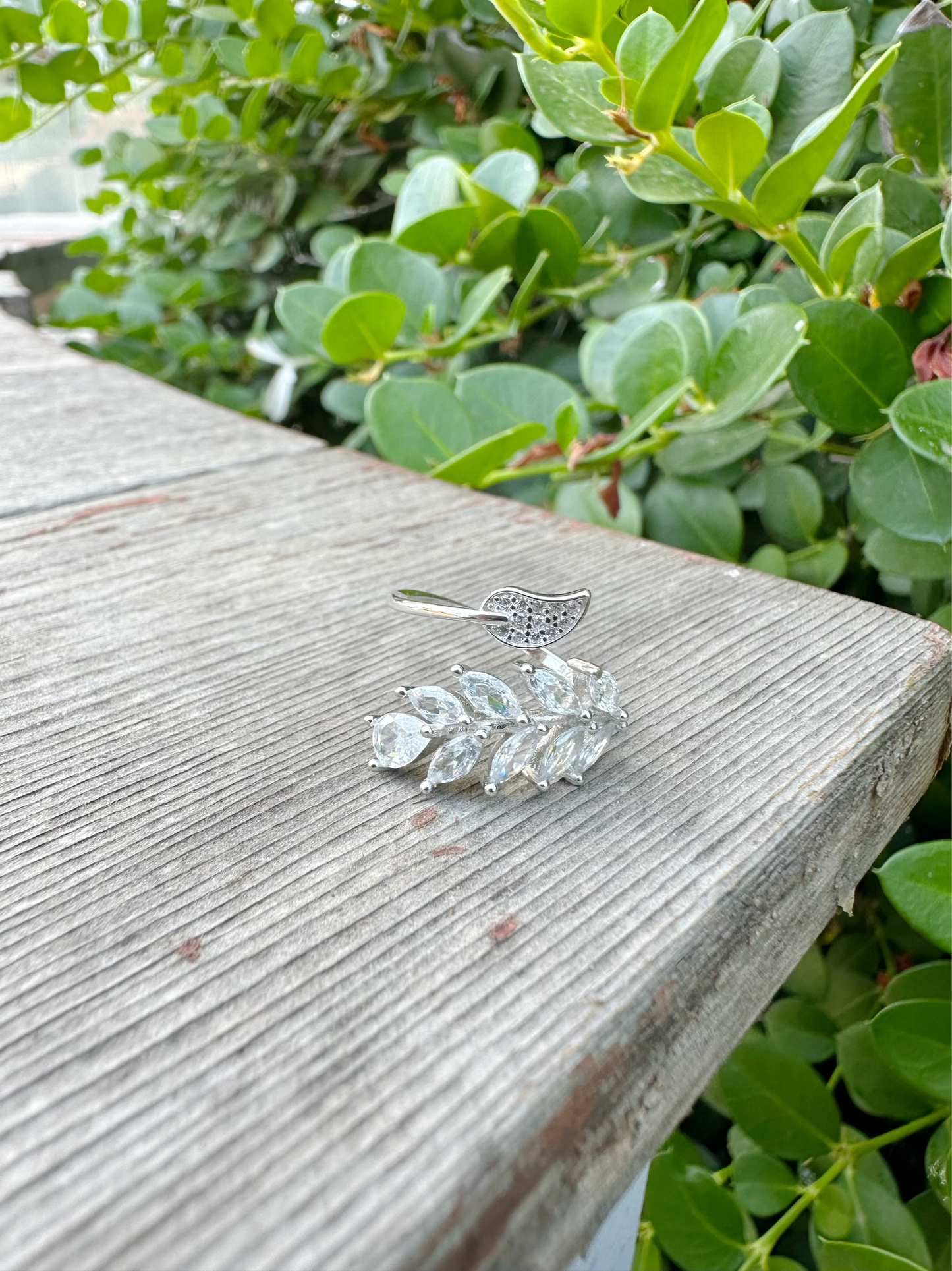 Adjustable Leaf Ring