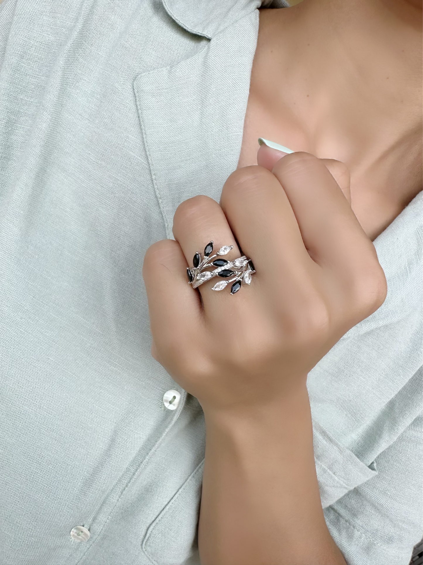 Leaf Design Ring With Black & White Stones
